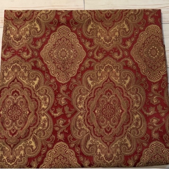 Window drapes - Picture 3 of 13